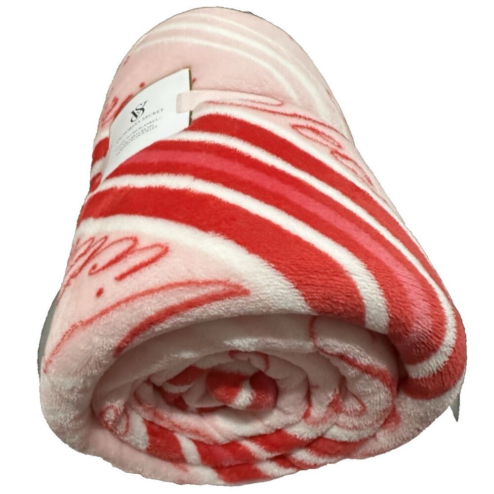 VICTORIA'S SECRET COZY PLUSH BLANKET 50IN x 60IN NEW WITH TAG